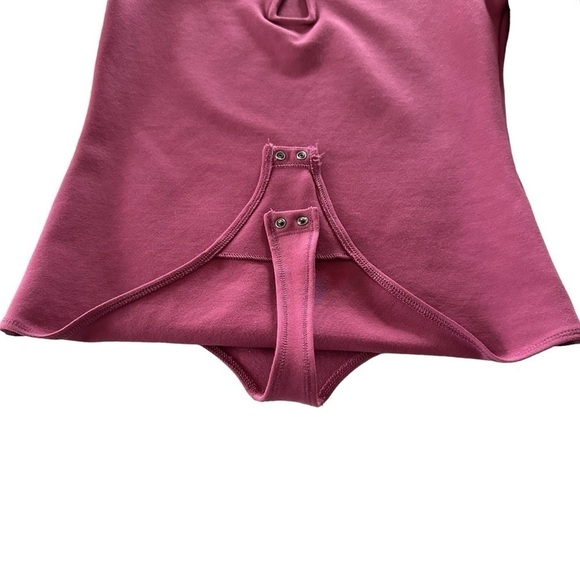ABERCROMBIE & FITCH RASPBERRY PINK PONTE TRIANGLE NOTCH NECK BODYSUIT SMALL - Picture 8 of 14